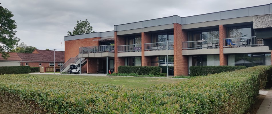 Bofællesskabets bygning set fra gaden