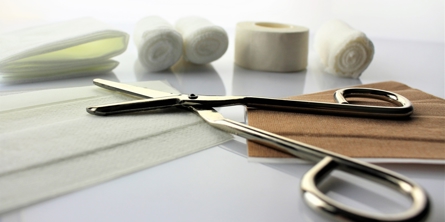 Sygeplejeprodukter plaster og saks